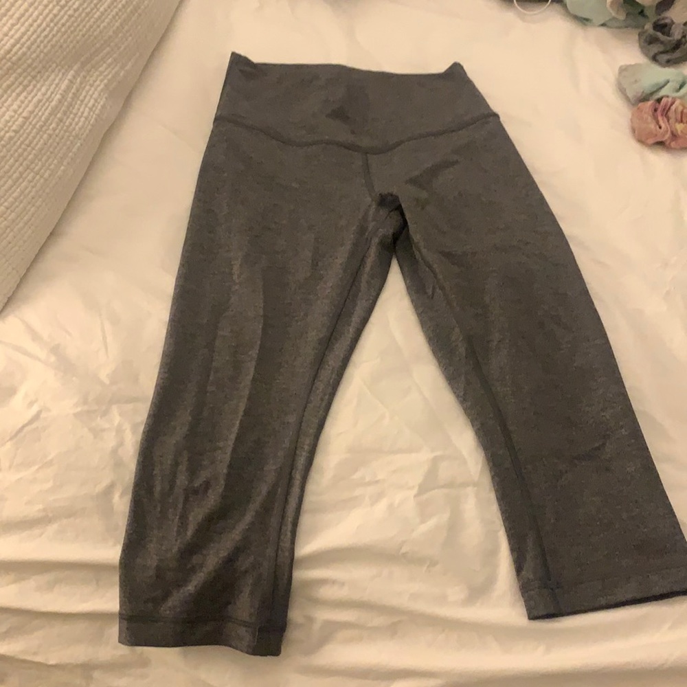 grey crop lulu leggings